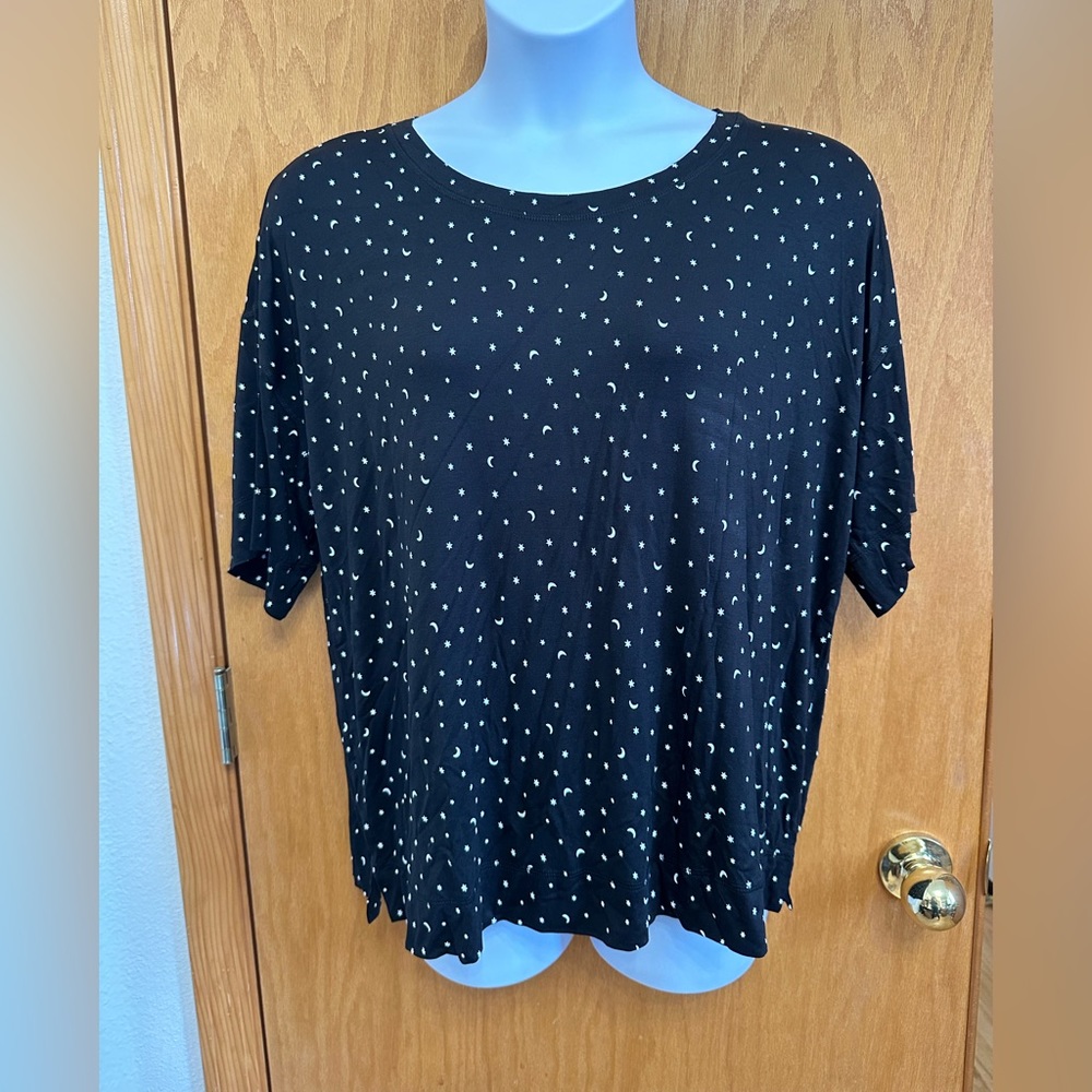 Women’s moon and stars lounge top